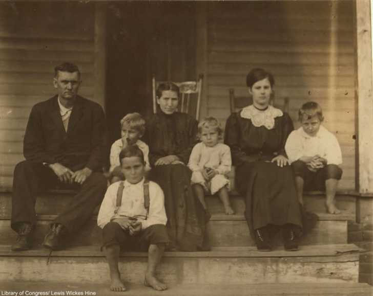 Tienda de antigüedades busca a la familia que poseía esta Biblia histórica.