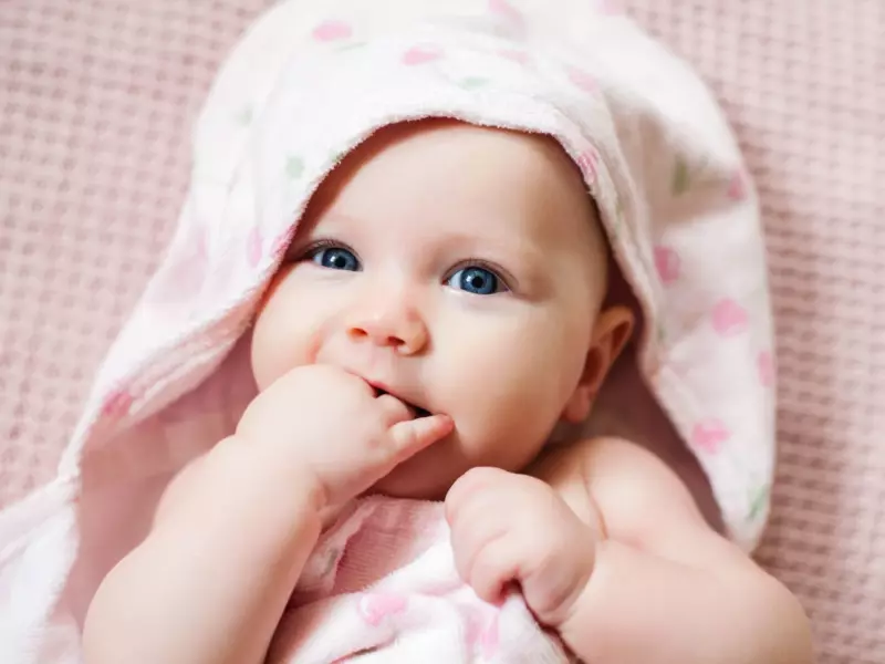 Por qué una abuela materna es tan importante para un niño.