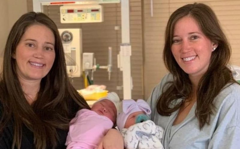 El día de sus cumpleaños, las hermanas gemelas idénticas dieron a luz a sus hijos. ¡Así es cómo lucen hoy!