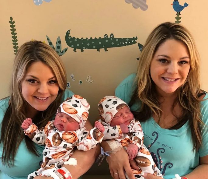 El día de sus cumpleaños, las hermanas gemelas idénticas dieron a luz a sus hijos. ¡Así es cómo lucen hoy!