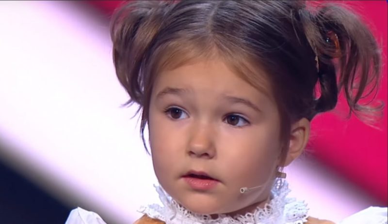 ¡Esta bebé habla 7 idiomas a los 4 años! ¡Aquí te contamos cómo lo aprendió!