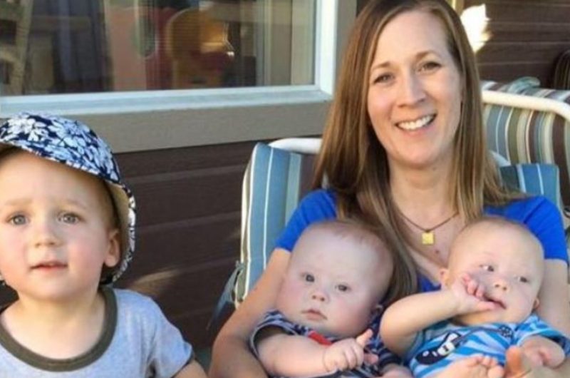 Una madre de 46 años está contenta con su decisión a pesar de tener los gemelos más raros...