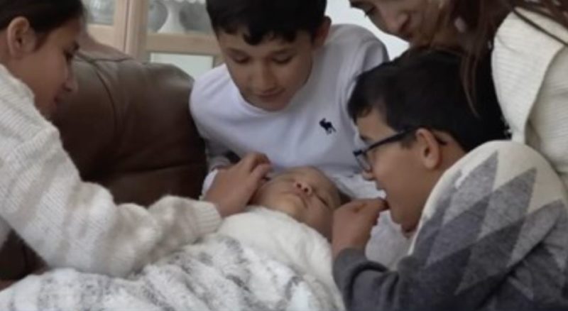 Una bebé niña declarada muerta durante 18 minutos deja a los médicos atónitos. Mira la sorprendente historia aquí.