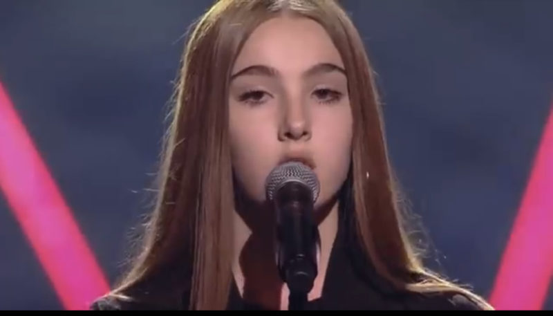 "Adolescente de 14 años obtiene el giro de silla MÁS RÁPIDO en 'The Voice'"