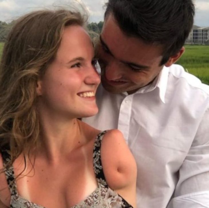 La madre de la joven la abandonó cuando tenía solo dos años. Aquí está cómo luce ahora después de 20 años...