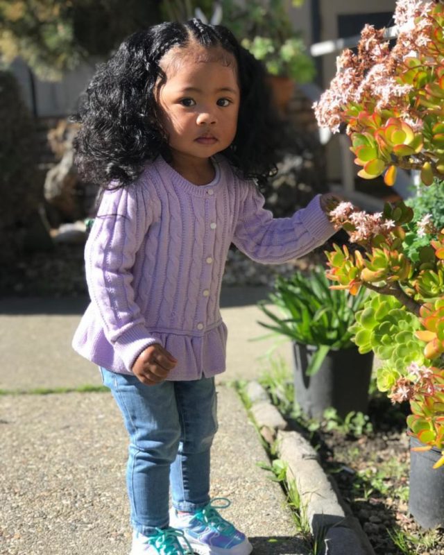 Esta joven es tan hermosa que la gente quería ver a sus padres. ¡Aquí está cómo lucen!