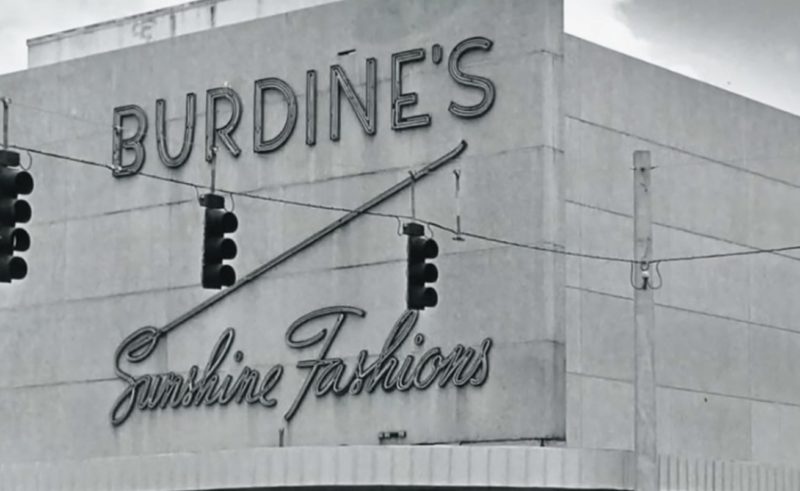 La tienda por departamentos más antigua de Estados Unidos está cerrando todas sus tiendas después de 200 años.