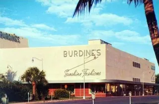 La tienda por departamentos más antigua de Estados Unidos está cerrando todas sus tiendas después de 200 años.