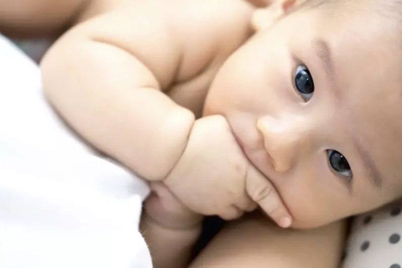 Mi esposo estaba emocionado por la llegada de nuestro hijo, pero cuando lo vio por primera vez, pensé para mí misma: "Esto es todo; mi esposo sospechará de adulterio".