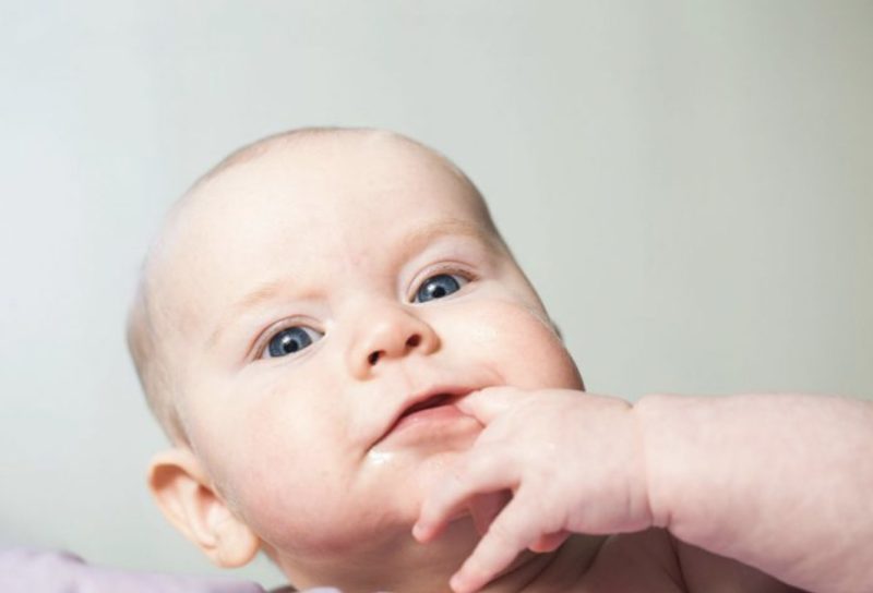 Mi esposo estaba emocionado por la llegada de nuestro hijo, pero cuando lo vio por primera vez, pensé para mí misma: "Esto es todo; mi esposo sospechará de adulterio".