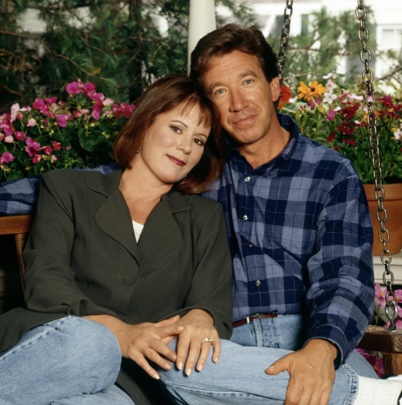 Patricia Richardson de "Mejorando la Casa" mostró su larga cabellera gris en la boda de su hija. También habló de sus arrepentimientos y compartió fotos de sus lindos hijos y nietos.