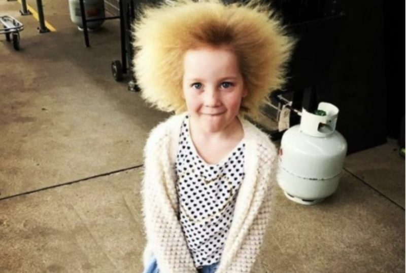 Mira cómo luce la pequeña niña australiana conocida por su cabello con un nuevo peinado.