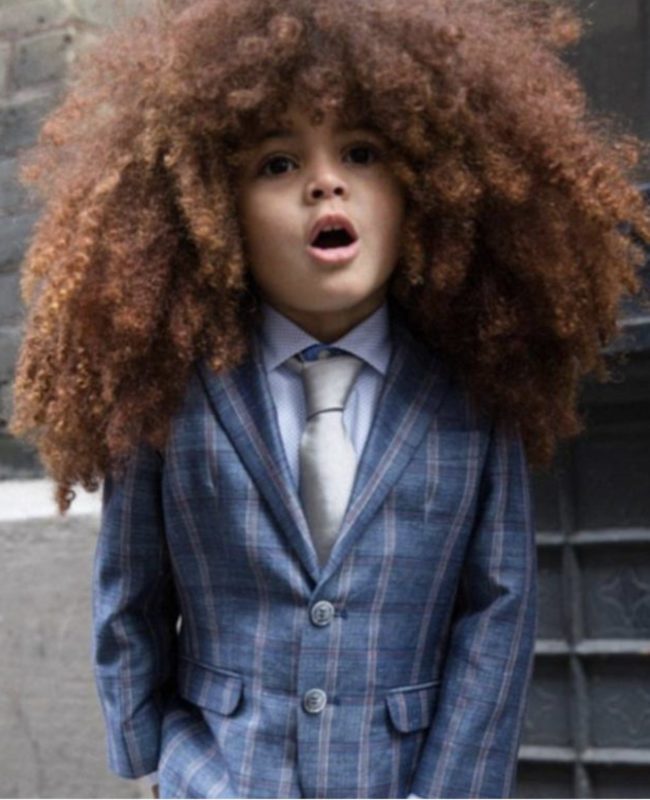 El cabello de este niño no ha sido cortado en cinco años. Hoy, parece un hermoso juguete. FOTO