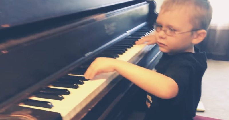"Cuando escuches la increíble actuación de "Bohemian Rhapsody" de un niño de 6 años, no creerás que es ciego."