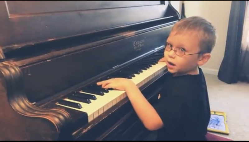 "Cuando escuches la increíble actuación de "Bohemian Rhapsody" de un niño de 6 años, no creerás que es ciego."