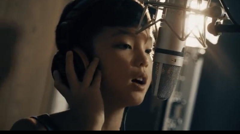 "¡Una canción original de una niña de 11 años se vuelve viral cuando se une su compañero! ¡Mira el video aquí!"
