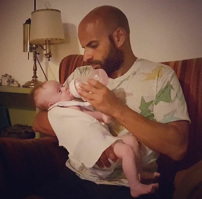 "Esta pequeña bebé fue 'no deseada' hasta que un hombre decidió cuidar de ella... Así es cómo se ve años después..."