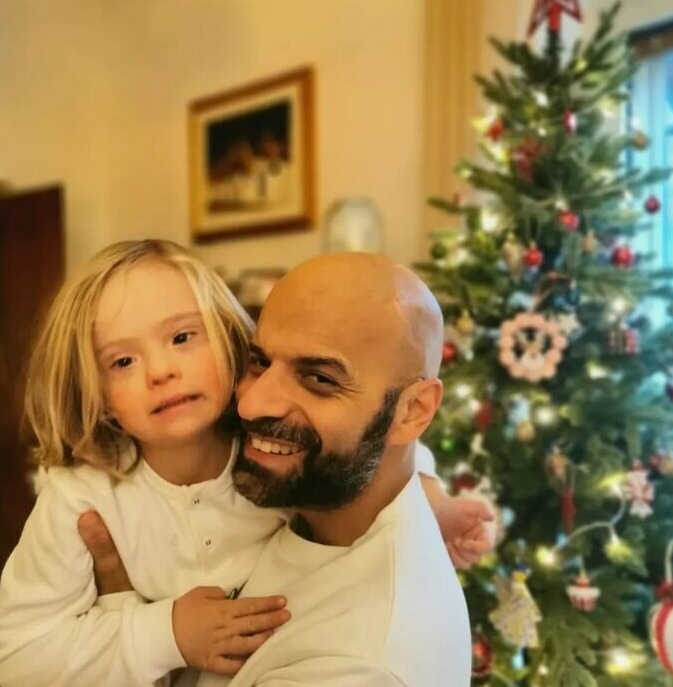 "Esta pequeña bebé fue 'no deseada' hasta que un hombre decidió cuidar de ella... Así es cómo se ve años después..."