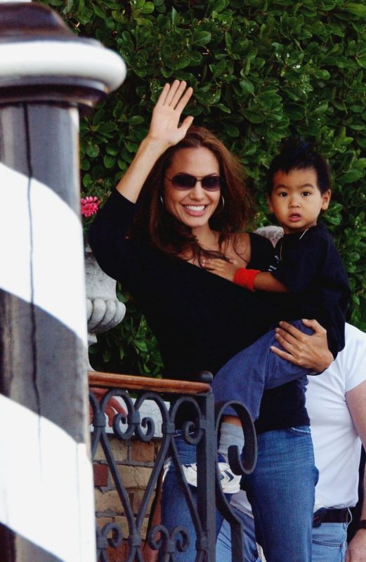 Angelina Jolie adoptó a este bebé hace 19 años y así es como luce hoy en día.