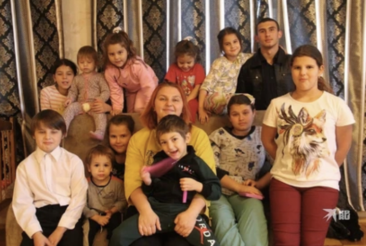 Una madre de 34 años de Helsinki con 12 hijos explica cómo se las arregla para cuidarlos a todos.