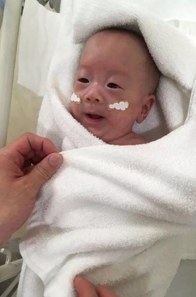 Médicos en Japón han entregado al niño recién nacido más pequeño del mundo, que pesaba 268 gramos. Cómo vive ahora.
