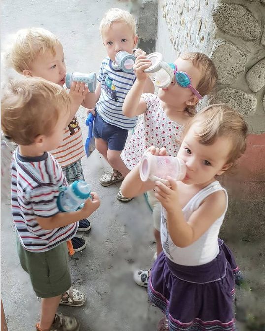 "Antes del nacimiento de sus quintillizos, una madre se convierte en madre soltera, pero es su valentía la que admiramos."