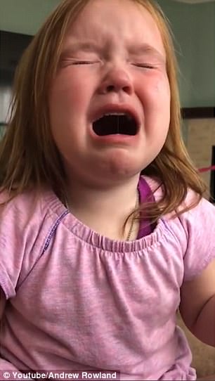 Porque "No Puede Dejar de Soñar con Waffles", un niño pequeño se lanza en una divertida diatriba.