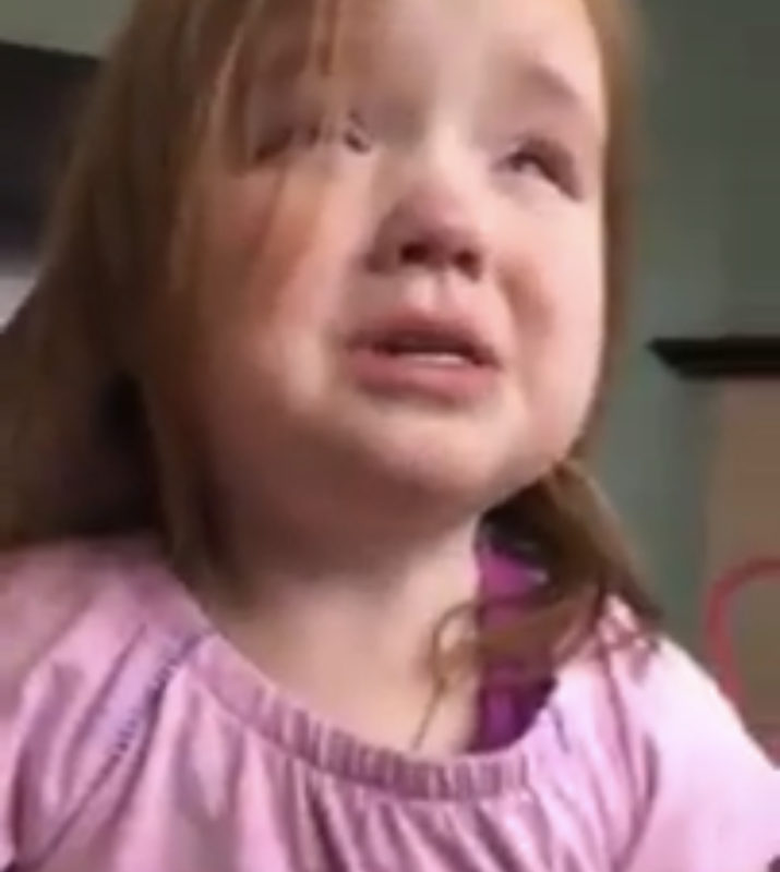 Porque "No Puede Dejar de Soñar con Waffles", un niño pequeño se lanza en una divertida diatriba.