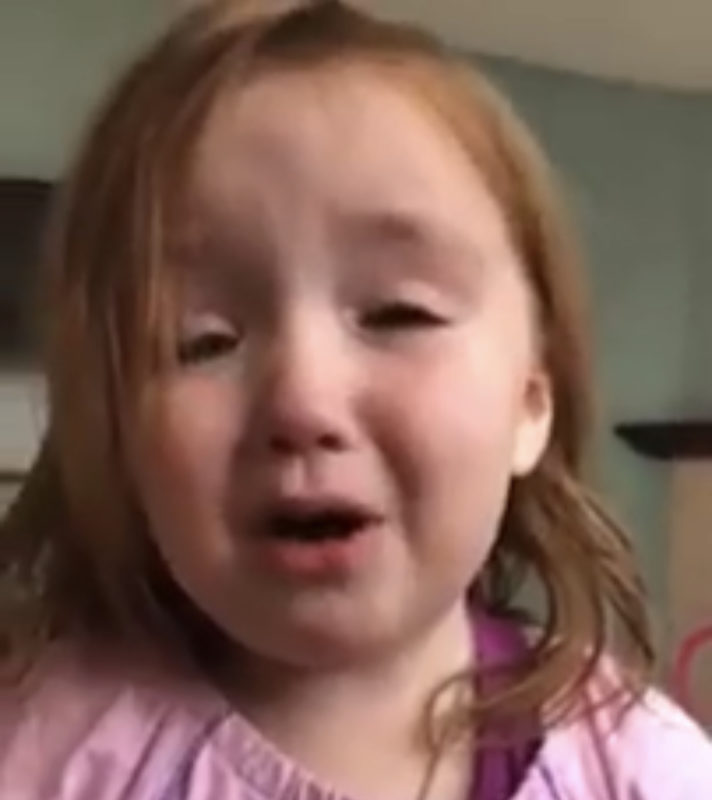 Porque "No Puede Dejar de Soñar con Waffles", un niño pequeño se lanza en una divertida diatriba.