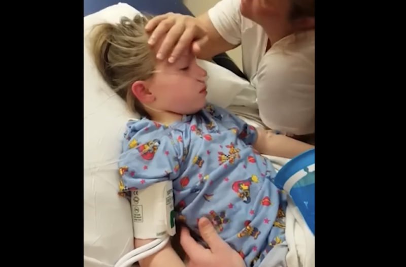 "Niña pequeña va al cielo mientras sus padres miran (muy emotivo)"