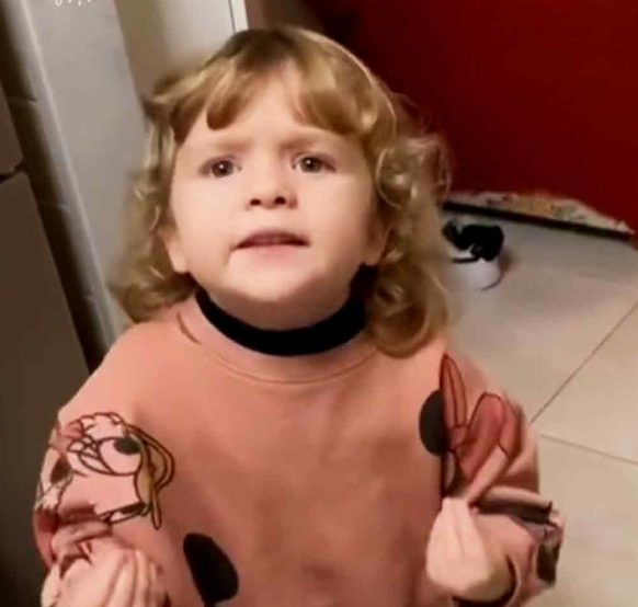La gente está obsesionada con el clásico discurso italiano de un niño en edad preescolar.