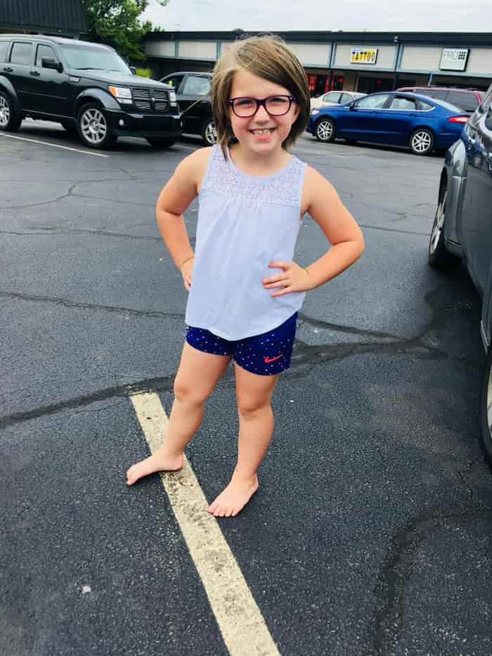 "Niña pequeña va al cielo mientras sus padres miran (muy emocional)"