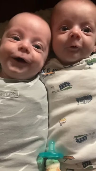 "Adorables gemelos reconocen el himno de su madre desde antes del nacimiento"