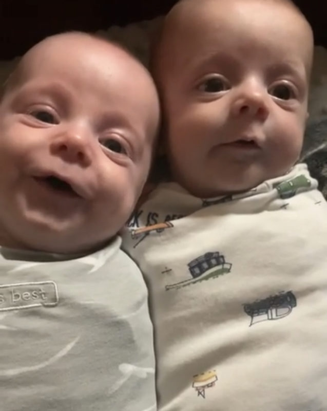"Adorables gemelos reconocen el himno de su madre desde antes del nacimiento"