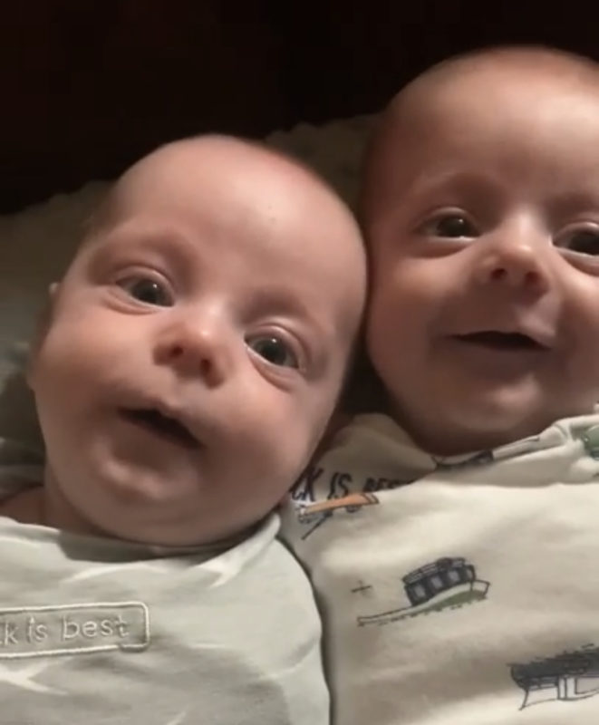 "Adorables gemelos reconocen el himno de su madre desde antes del nacimiento"