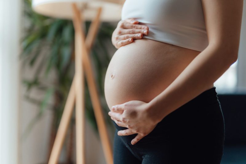 "Una mujer de 50 años estaba llevando al hijo de su propio hijo. Una historia verdaderamente asombrosa."