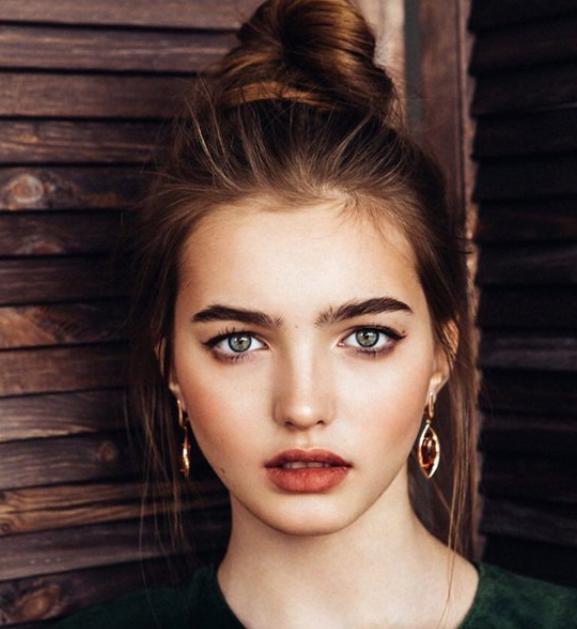 Esta joven fue aclamada como una de las modelos más atractivas del mundo. ¿Cómo vive después de ocho años?