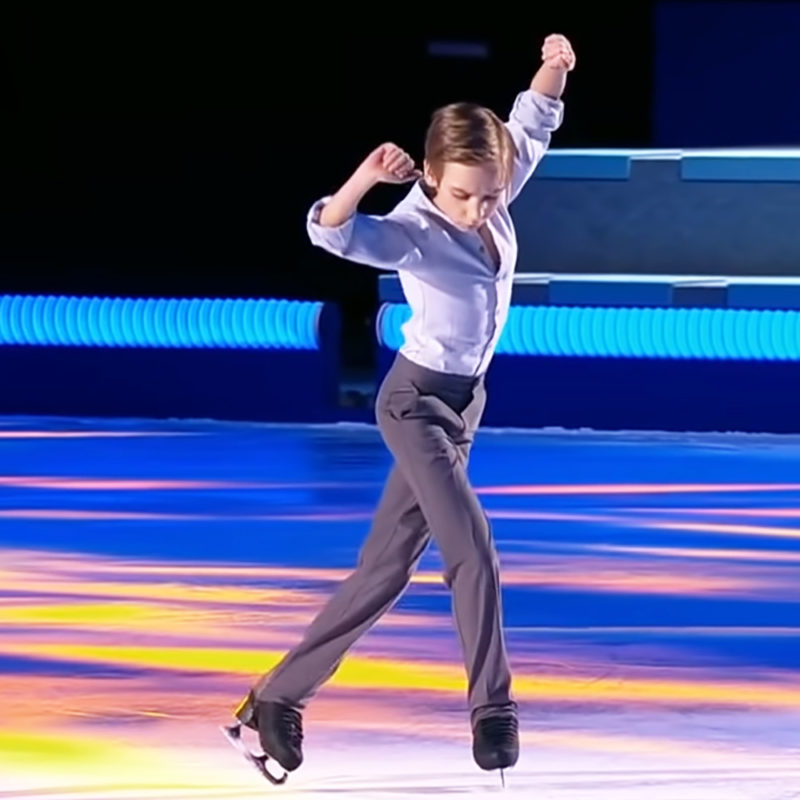 Joven dúo patina sobre hielo al ritmo de 'City Of Stars' de 'La La Land'. esta hermosa actuación la acabo de ver peto