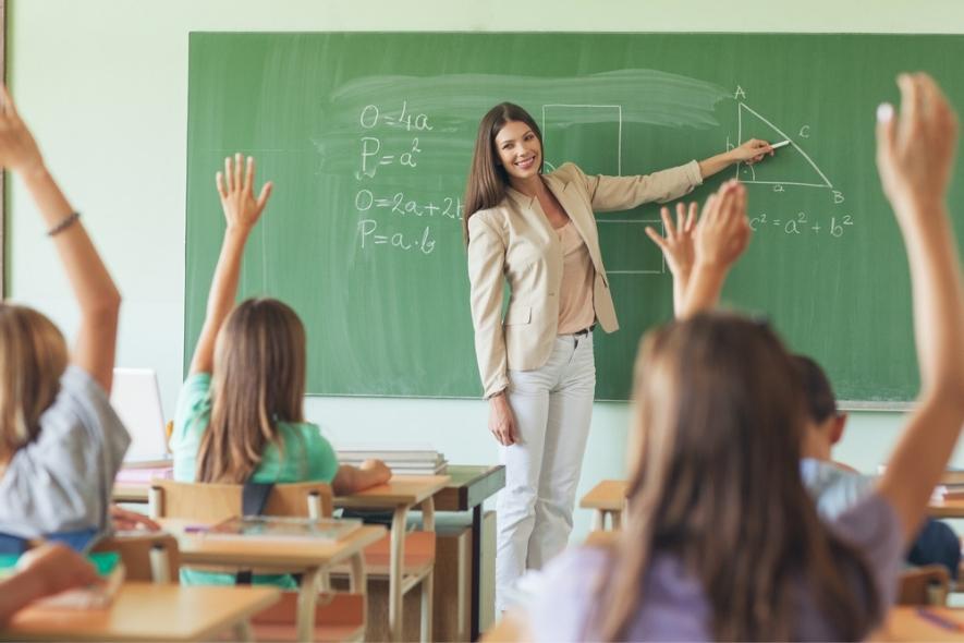 "Quiero llorar este mes": La maestra dice que solo le quedan $25 de su salario mensual de $2,500 después de los gastos.