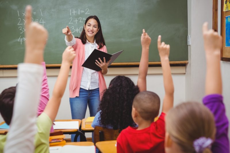 "Quiero llorar este mes": La maestra dice que solo le quedan $25 de su salario mensual de $2,500 después de los gastos.