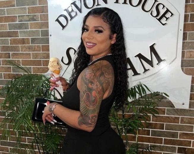 La historia de una mujer con una lengua de 16.5 cm que gana millones de dólares con ella... Pero no lo creerás cuando veas cómo lo hace...