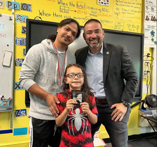 ¡Ver televisión puede salvar vidas! Simplemente hable con un niño de siete años que ayudó a salvar la vida de su compañero de clase.