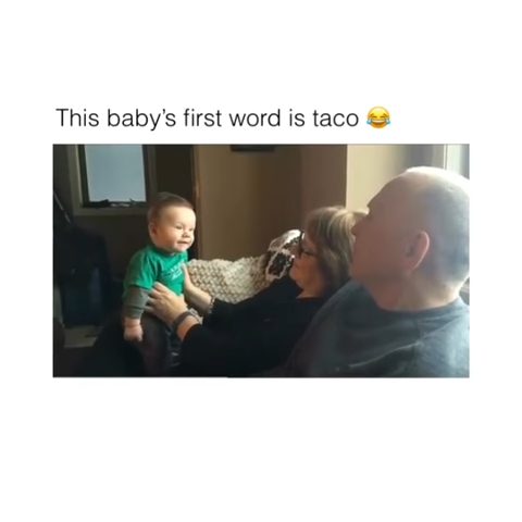 Mamá graba la primera palabra hilarante del bebé y la Internet se parte de risa.