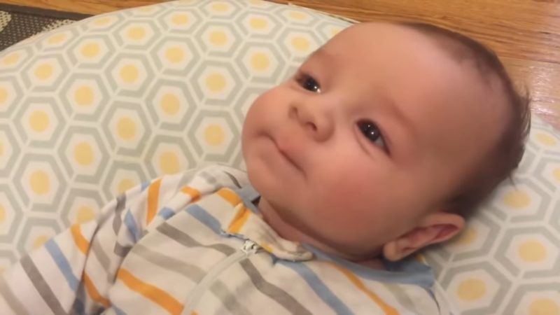Bebé de 2 meses dice sus primeras palabras.