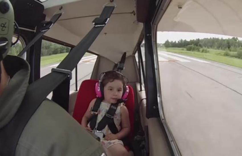 Cuando tu padre es piloto, esta película captura las emociones vívidas de una joven que realizó su primer vuelo.