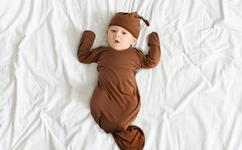 Los tres bebés ya habían sido alimentados cuando su madre soltera llega a darles de comer por la mañana... Así es cómo...