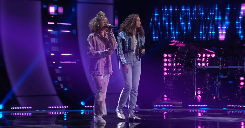 "Hermanas interpretan 'Never Alone' en The Voice, y en el primer cuarto de hora, un millón de personas lo ven... Mira el video a continuación..."