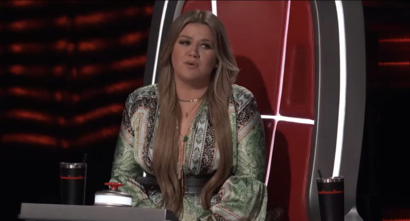 "Hermanas interpretan 'Never Alone' en The Voice, y en el primer cuarto de hora, un millón de personas lo ven... Mira el video a continuación..."