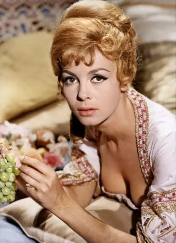Angelica ahora tiene 84 años y ya no queda nada de su belleza... Aquí está cómo luce hoy en día...