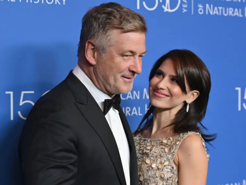 Médico Recomienda a Alec Baldwin Hacerse una Vasectomía Después de Cada Parto de Hilaria Baldwin. Toca aquí para obtener más detalles.